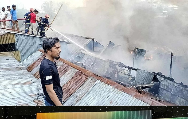 'জ্যামে আটকে ছিলো ফায়ার সার্ভিসের গাড়ি, ১৮ মিনিটের সব পুড়ে ছাই'